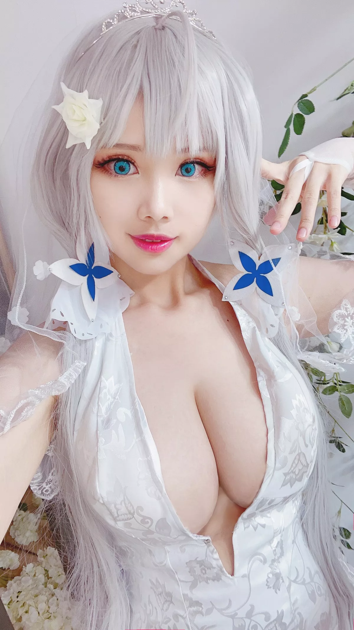 Coser美女萱-KaYa阿兹雷恩伊拉斯特里亚斯主题白色蕾丝内衣秀惹火身材诱惑写真70P