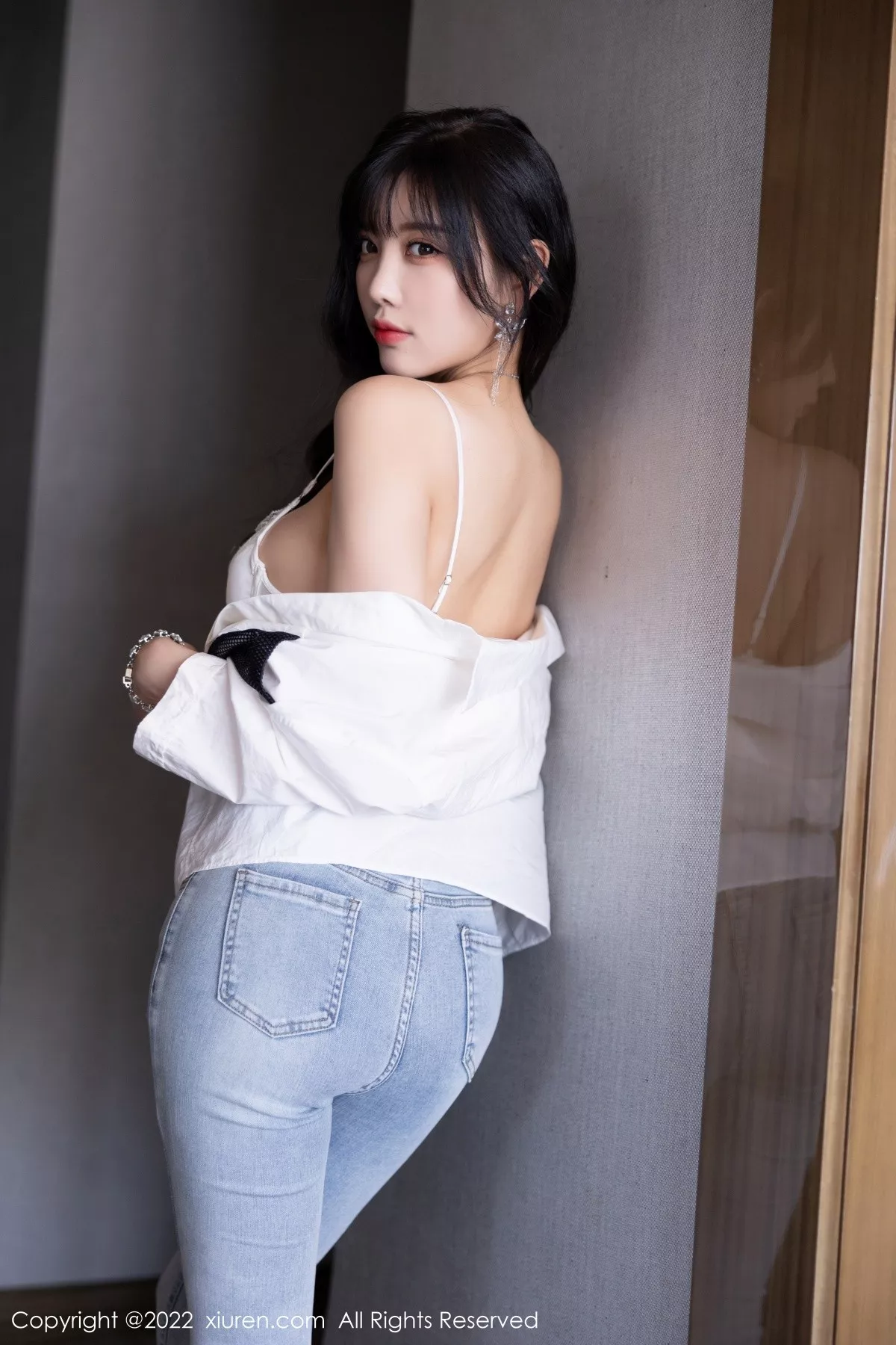 XiuRen第5614期_女神杨晨晨Yome私房半脱露白色内衣配无内肉丝迷人诱惑写真83P