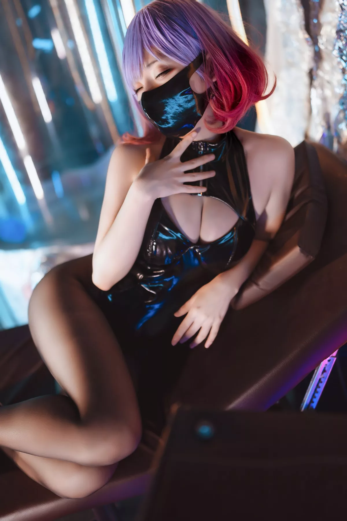 网络美女是三不是世w-LUNA主题黑色皮质连体衣配超薄黑丝秀翘臀美腿诱惑写真41P