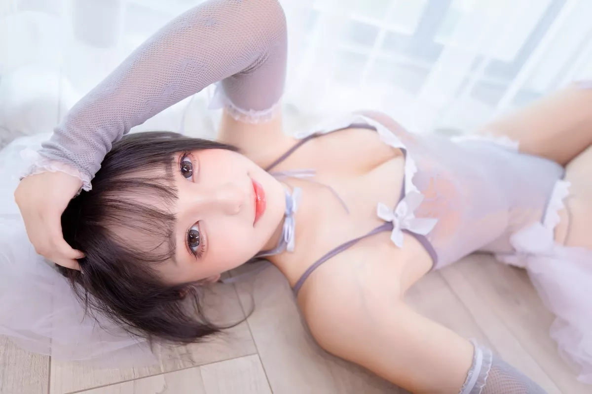 萝莉美女神楽板真冬意乱情迷主题性感灰色薄透连体内衣配超薄肉丝完美诱惑写真75P