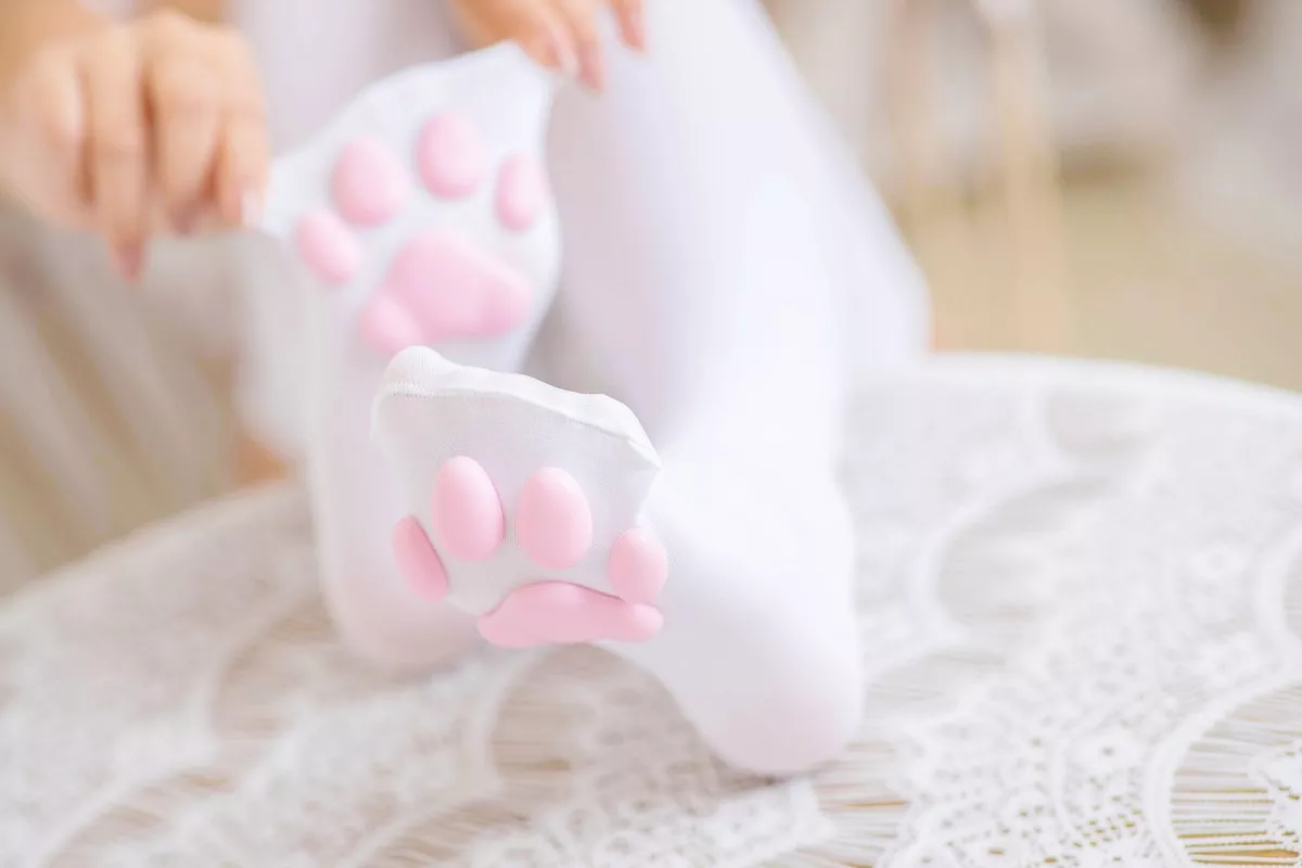 萝莉美女神楽板真冬猫脚女仆主题性感薄透睡衣露白色蕾丝内衣完美诱惑写真150P