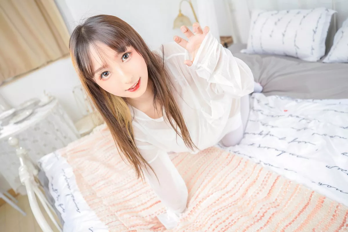 萝莉美女神楽板真冬猫脚女仆主题性感薄透睡衣露白色蕾丝内衣完美诱惑写真150P