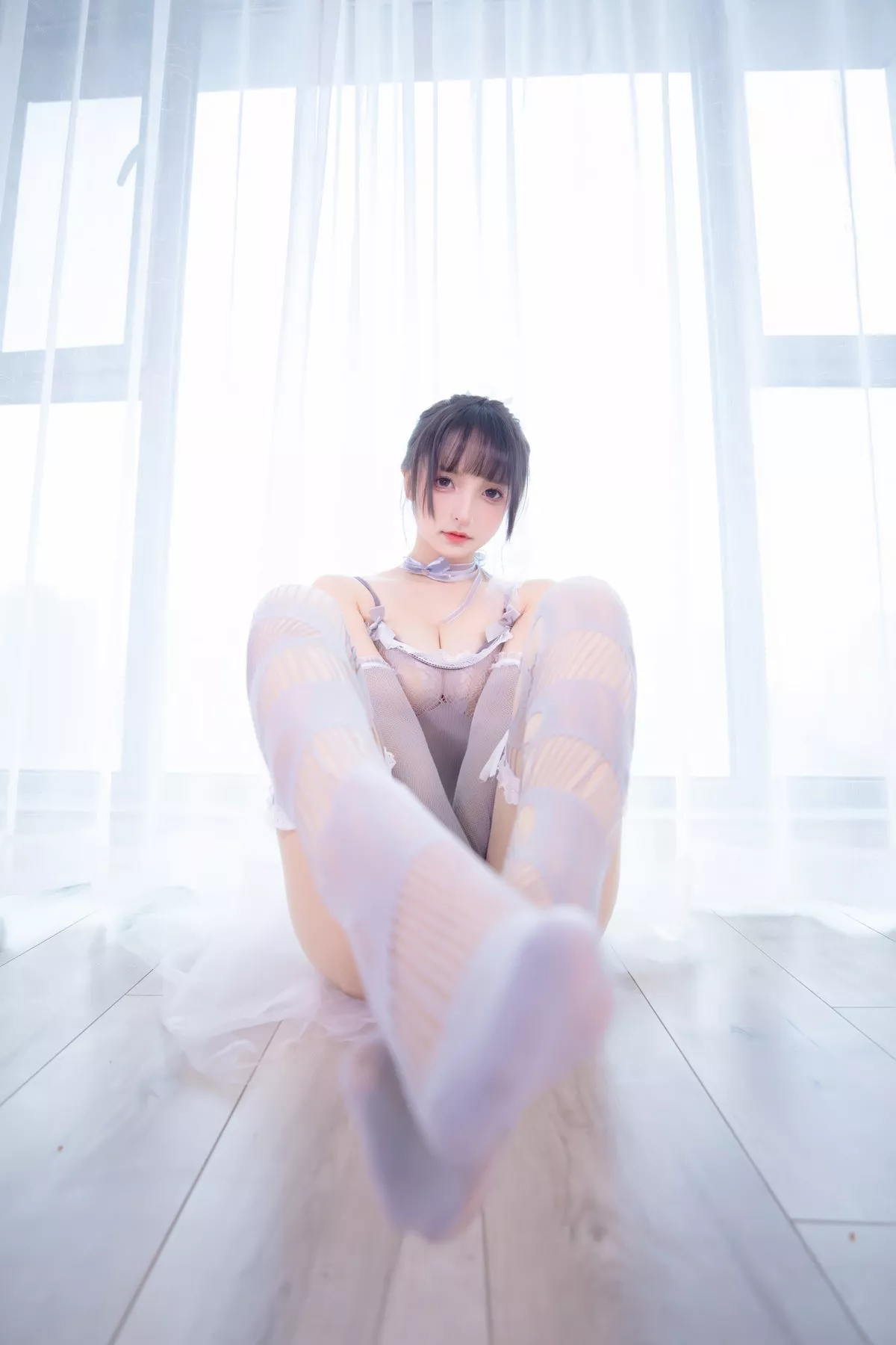 萝莉美女神楽板真冬意乱情迷主题性感灰色薄透连体内衣配超薄肉丝完美诱惑写真75P