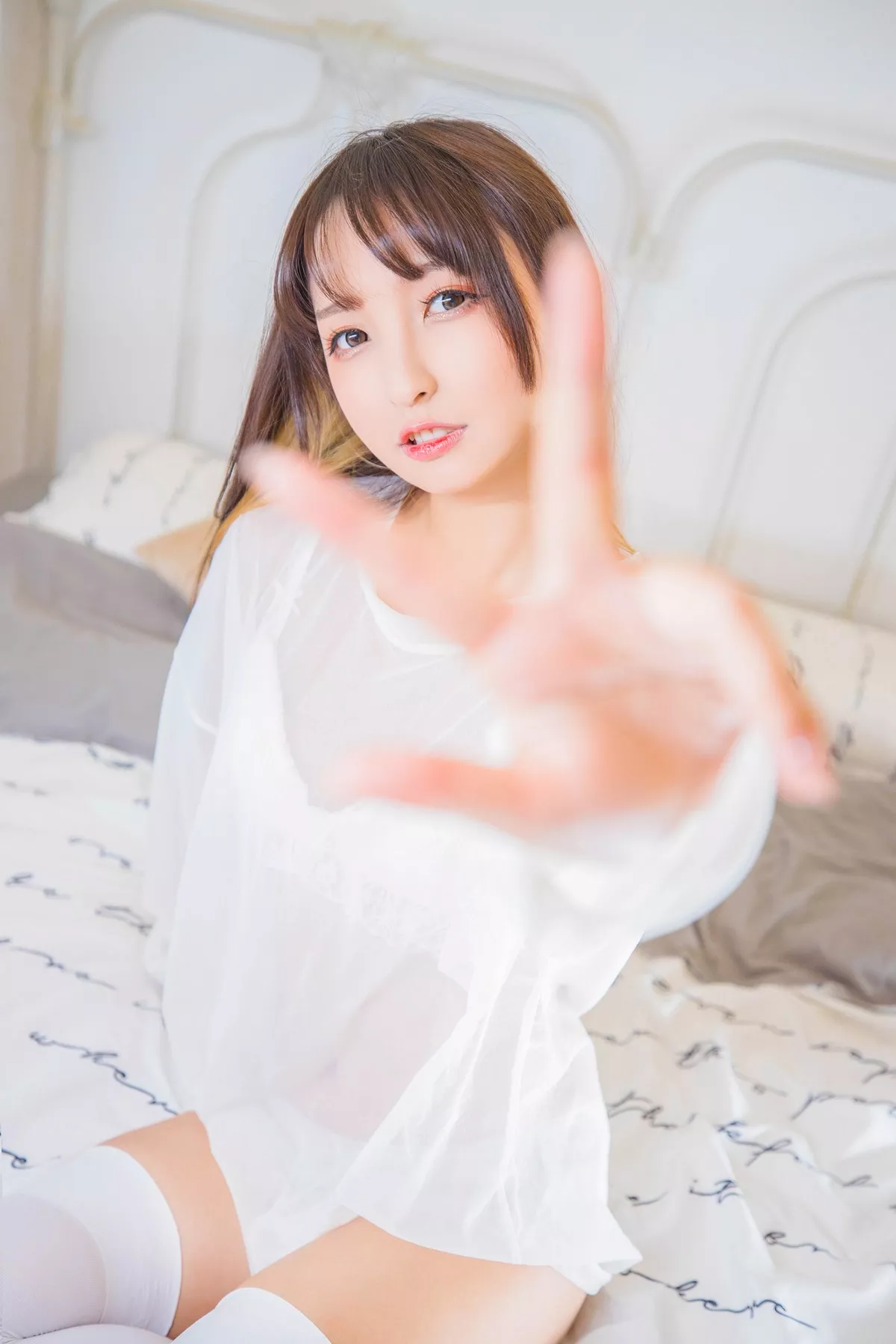 萝莉美女神楽板真冬猫脚女仆主题性感薄透睡衣露白色蕾丝内衣完美诱惑写真150P