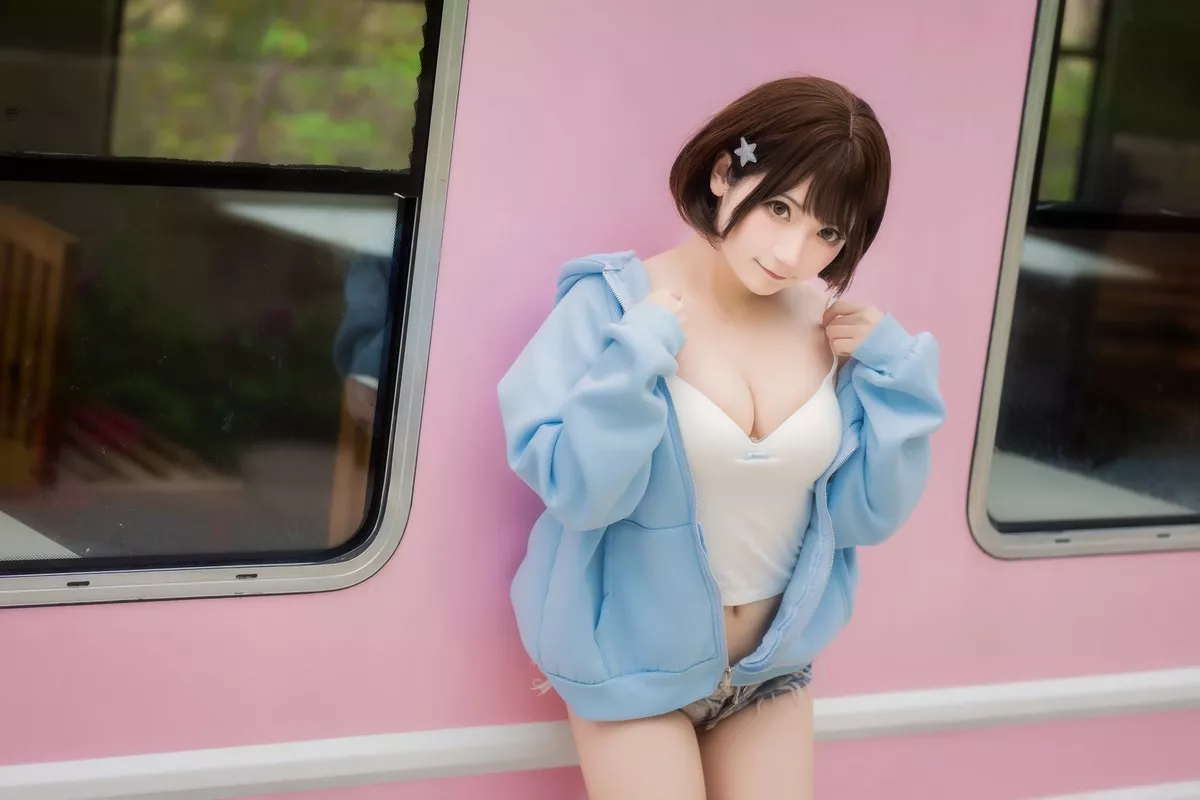 网络美女是三不是世w日常妹妹主题户外性感白色低胸吊带配蕾丝内裤诱惑写真31P