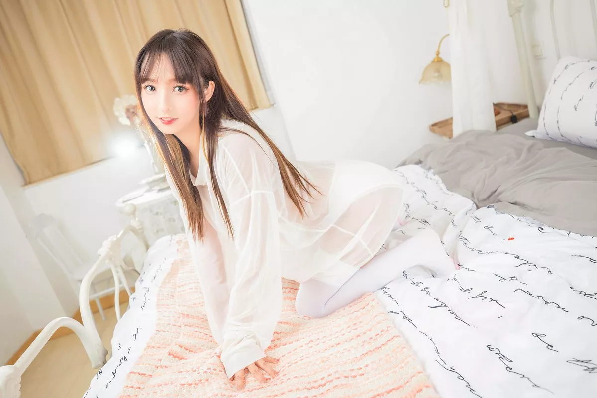 萝莉美女神楽板真冬猫脚女仆主题性感薄透睡衣露白色蕾丝内衣完美诱惑写真150P