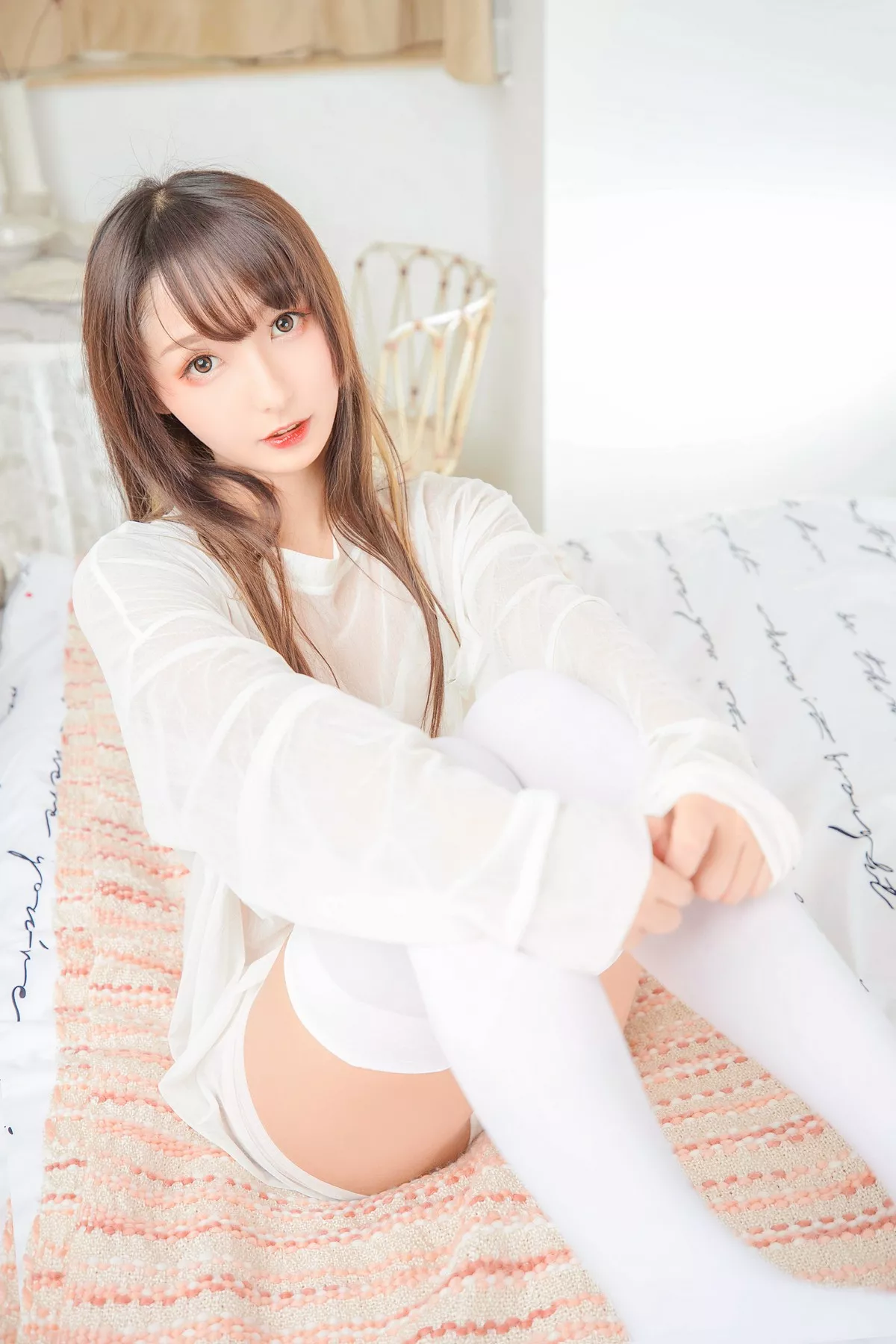 萝莉美女神楽板真冬猫脚女仆主题性感薄透睡衣露白色蕾丝内衣完美诱惑写真150P