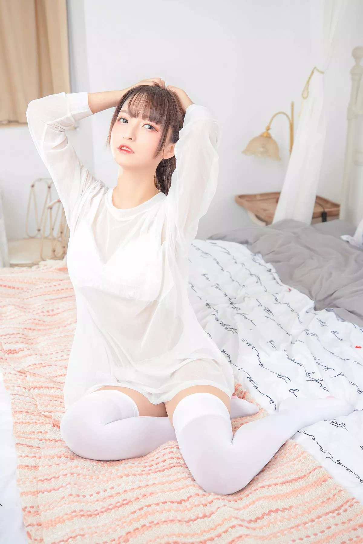 萝莉美女神楽板真冬猫脚女仆主题性感薄透睡衣露白色蕾丝内衣完美诱惑写真150P