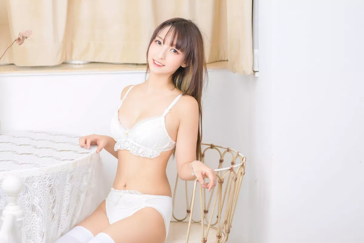 萝莉美女神楽板真冬猫脚女仆主题性感薄透睡衣露白色蕾丝内衣完美诱惑写真150P
