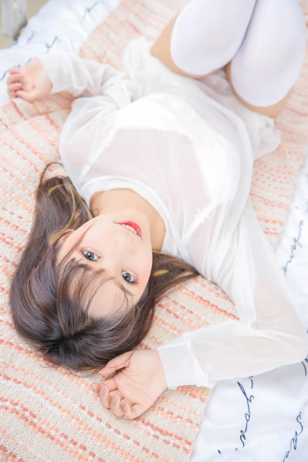 萝莉美女神楽板真冬猫脚女仆主题性感薄透睡衣露白色蕾丝内衣完美诱惑写真150P