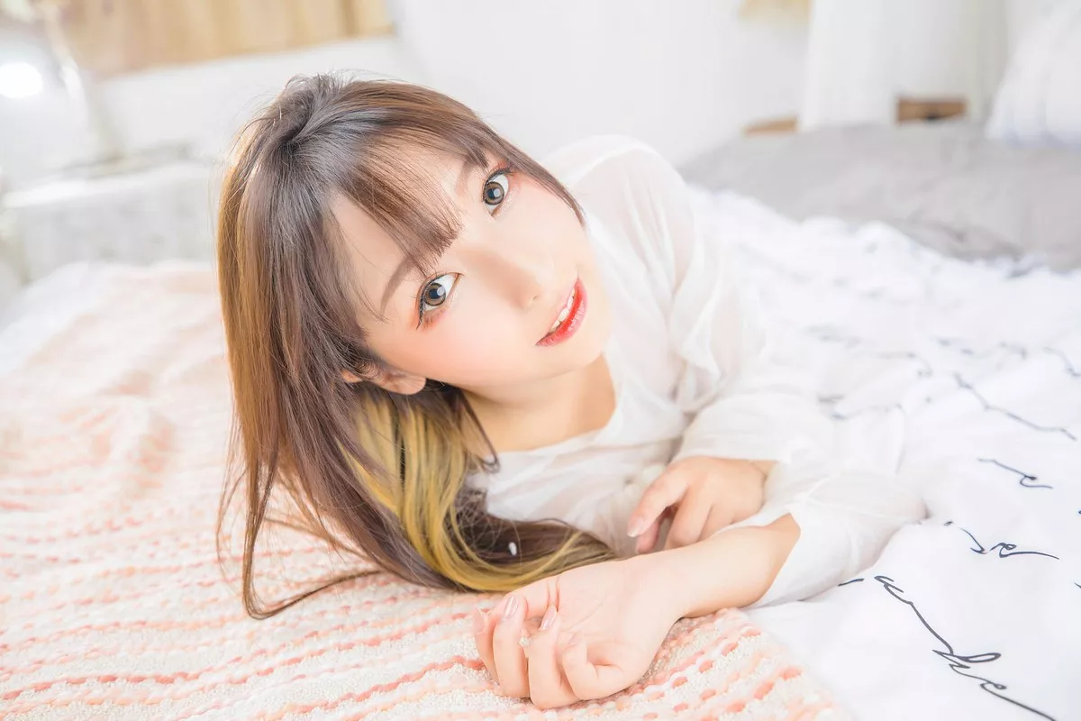 萝莉美女神楽板真冬猫脚女仆主题性感薄透睡衣露白色蕾丝内衣完美诱惑写真150P