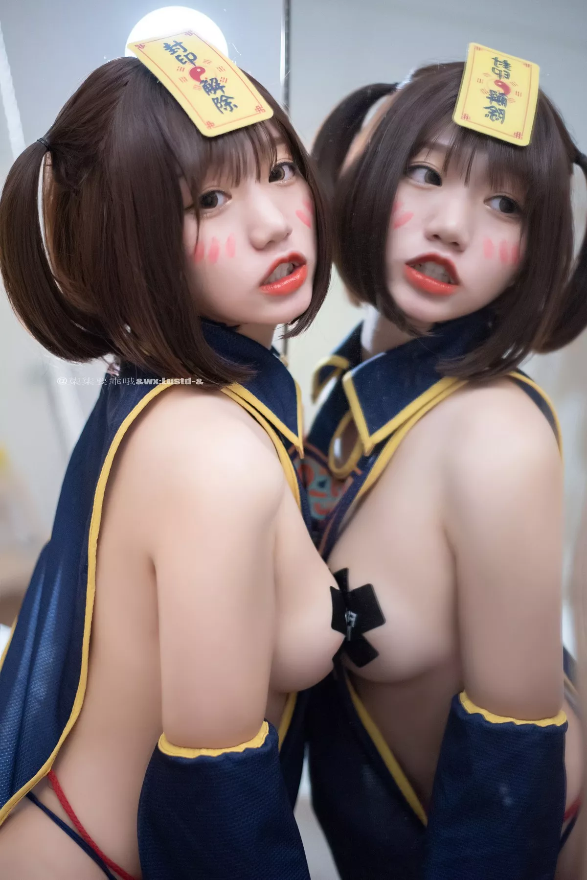 动漫博主柒柒要乖哦小僵尸主题私房性感真空服饰半撩露豪乳胶带遮点诱惑写真45P