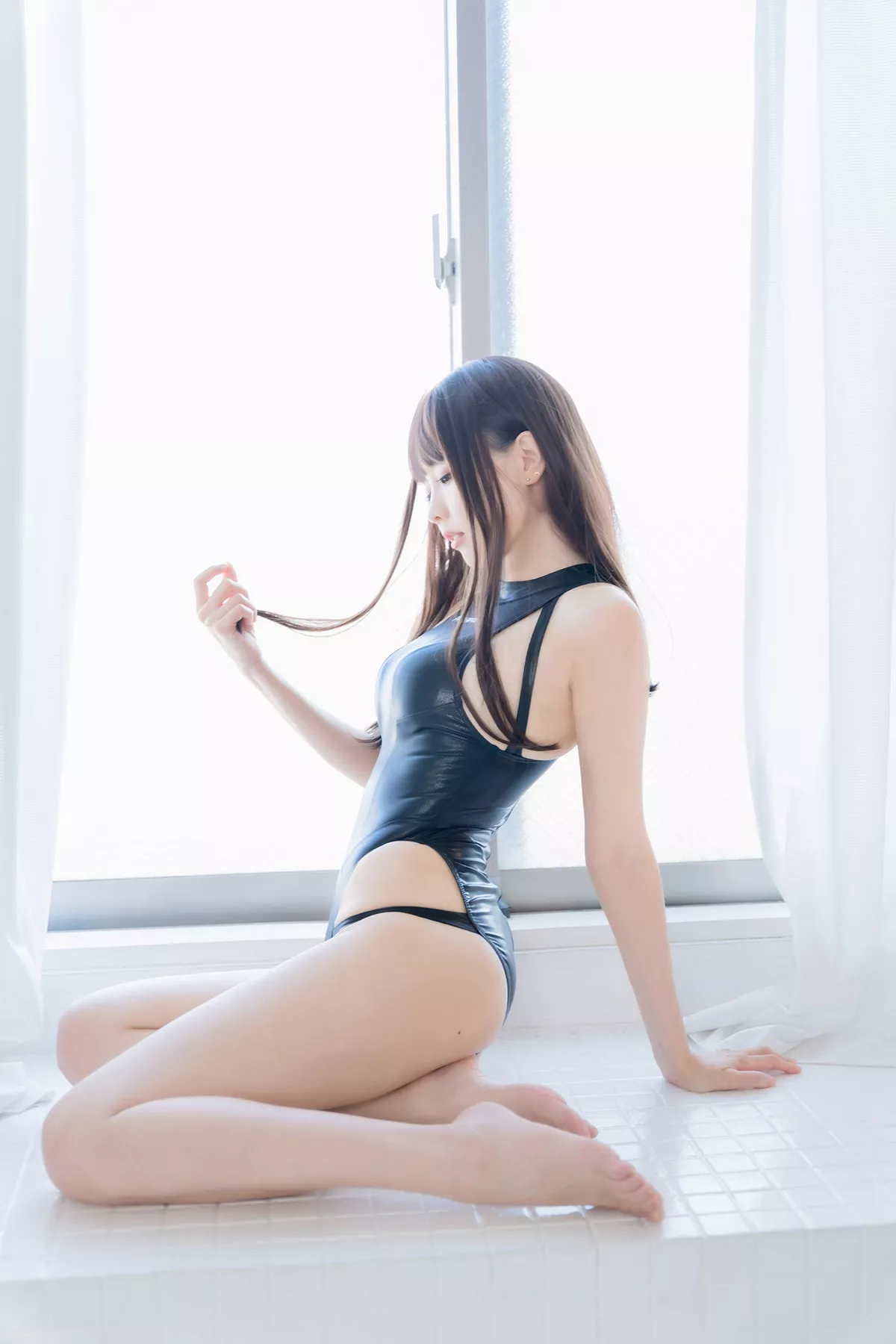 Coser妹子Ely_eee竞泳水手服主题泳池性感黑色连体泳衣湿身秀完美身材诱惑写真73P