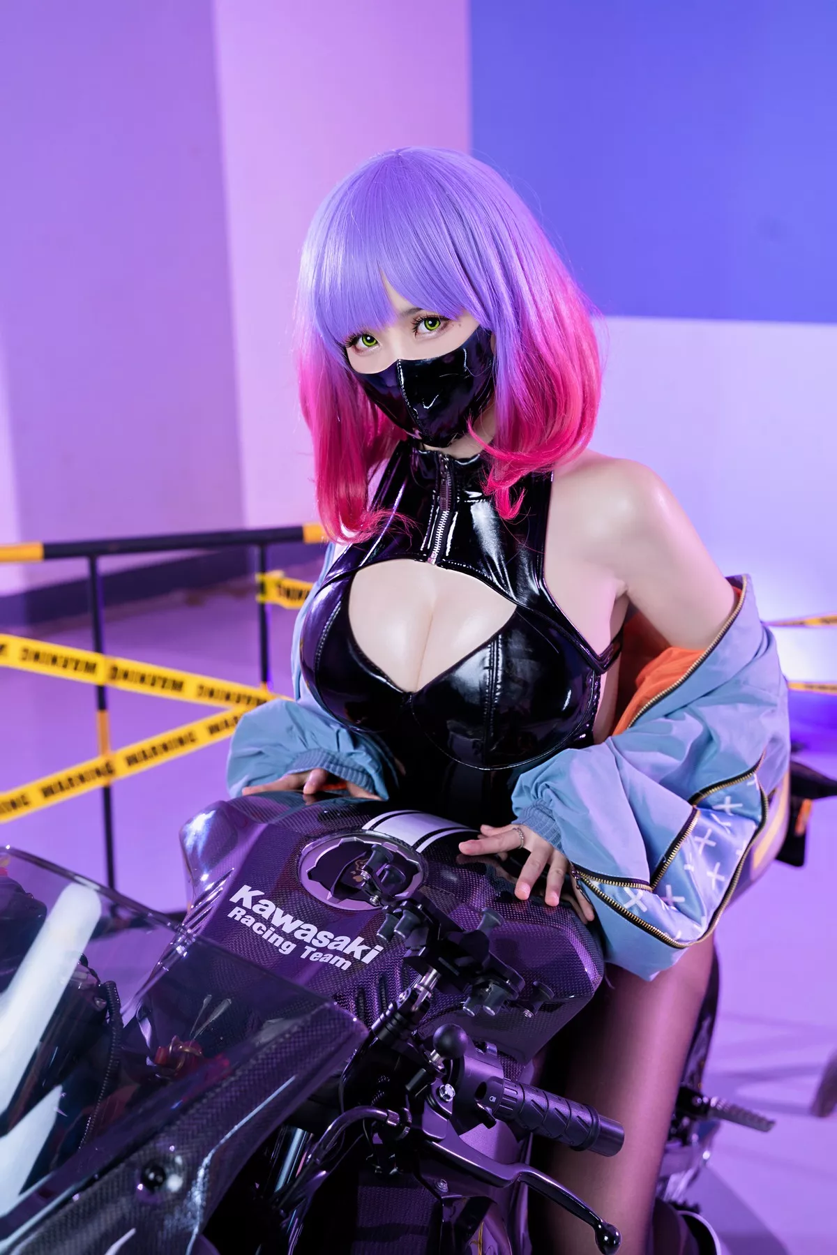 网络美女miko酱ww-Luna主题机车女郎装扮黑色皮质连体衣配黑丝裤袜诱惑写真31P