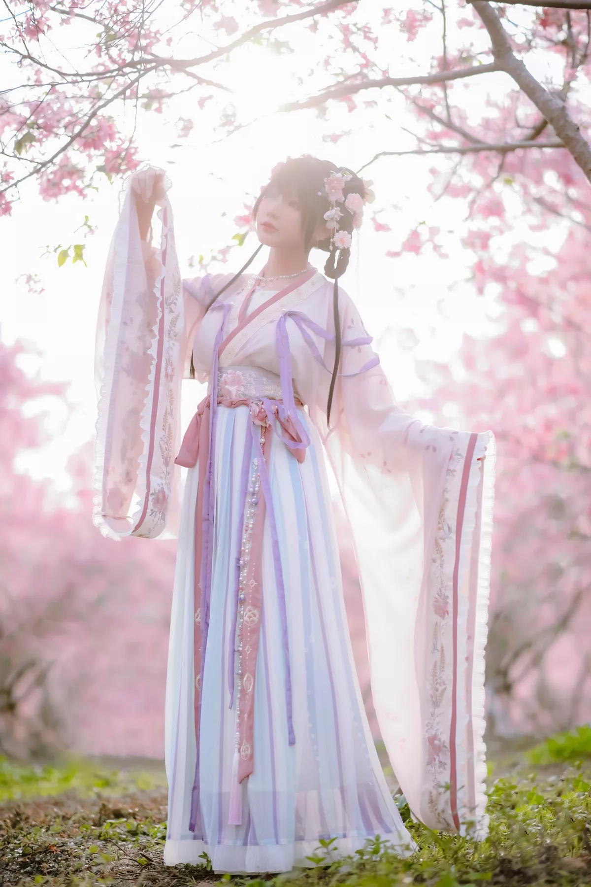 网络美女Nyako喵子花神祈愿主题户外樱花树下性感古典服饰靓丽迷人写真52P
