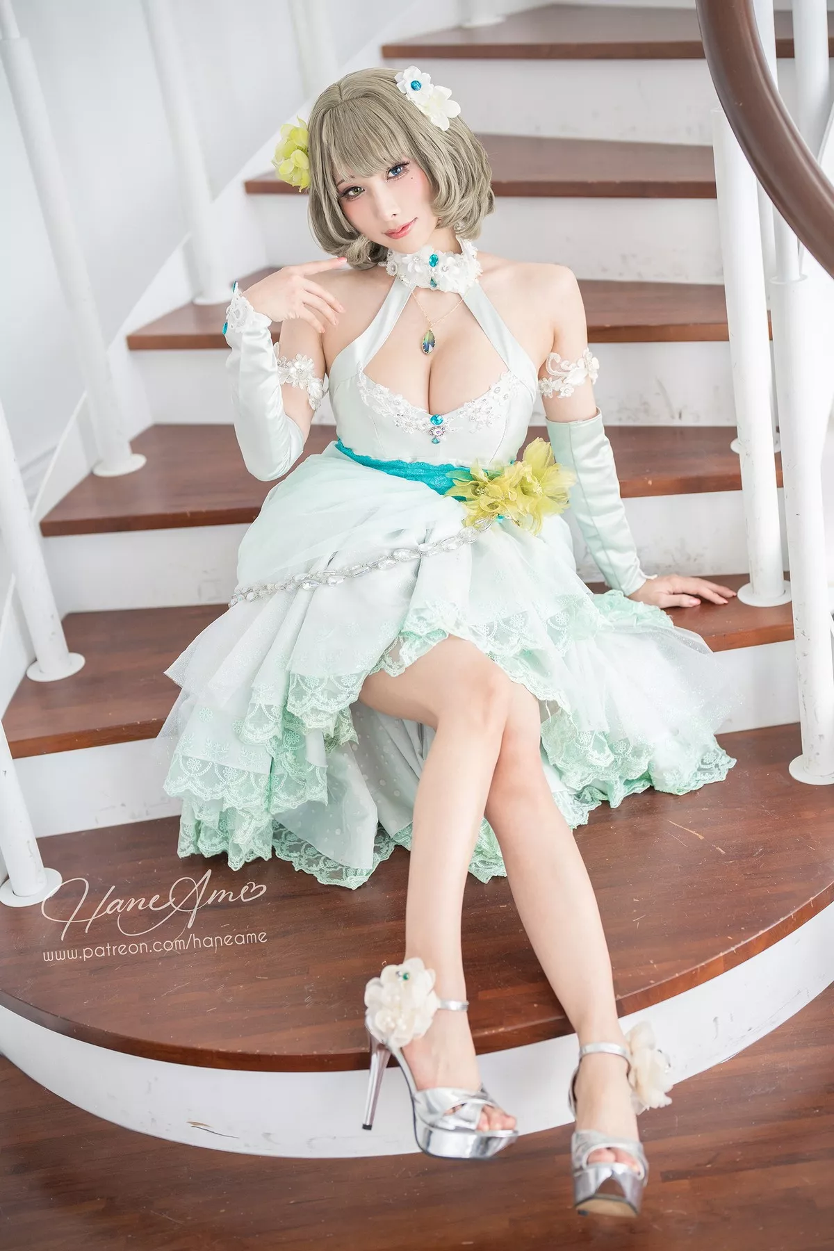 Coser美女雨波_HaneAme偶像大师主题私房性感低胸礼服秀傲人豪乳诱惑写真41P