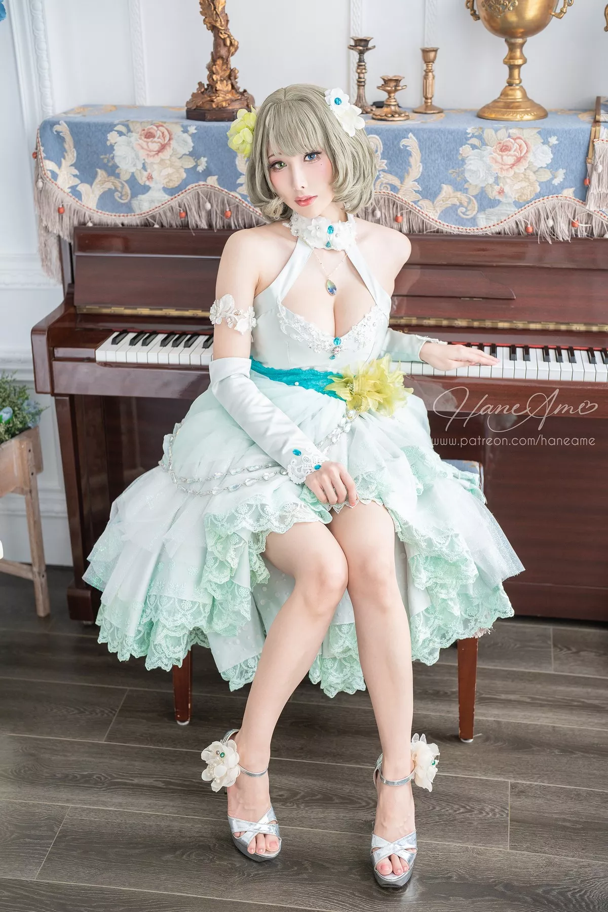 Coser美女雨波_HaneAme偶像大师主题私房性感低胸礼服秀傲人豪乳诱惑写真41P