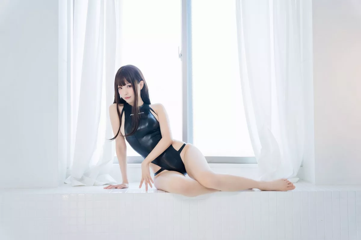Coser妹子Ely_eee竞泳水手服主题泳池性感黑色连体泳衣湿身秀完美身材诱惑写真73P