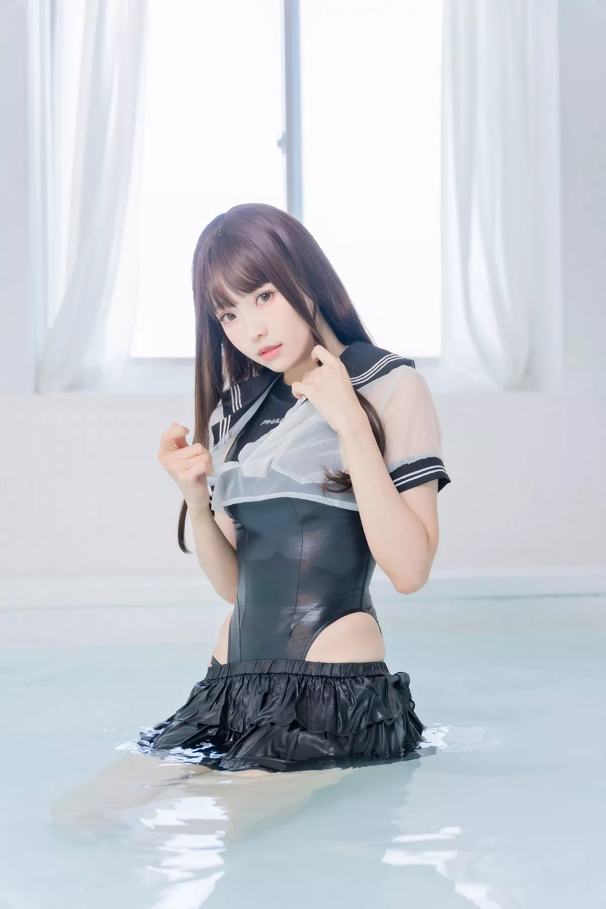 Coser妹子Ely_eee竞泳水手服主题泳池性感黑色连体泳衣湿身秀完美身材诱惑写真73P