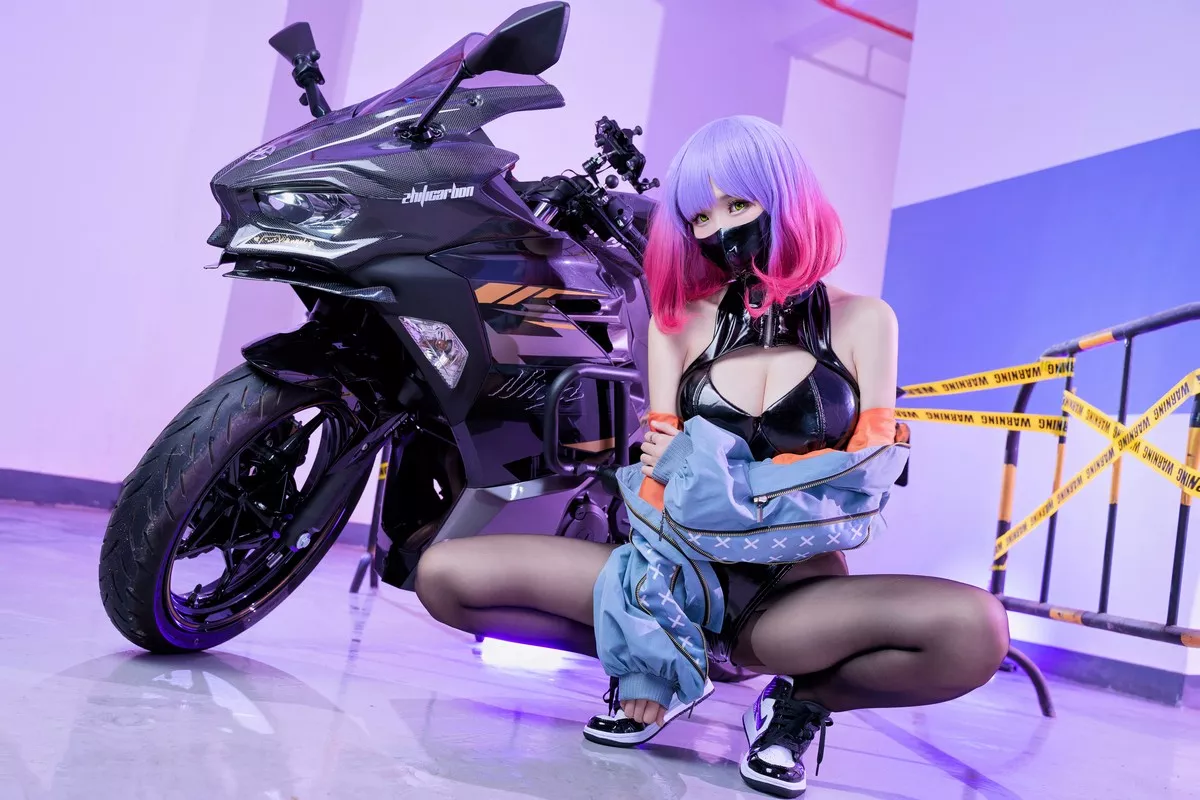 网络美女miko酱ww-Luna主题机车女郎装扮黑色皮质连体衣配黑丝裤袜诱惑写真31P