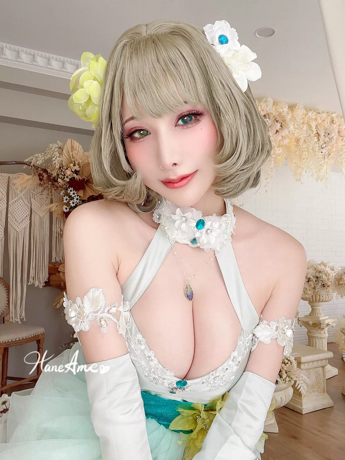 Coser美女雨波_HaneAme偶像大师主题私房性感低胸礼服秀傲人豪乳诱惑写真41P