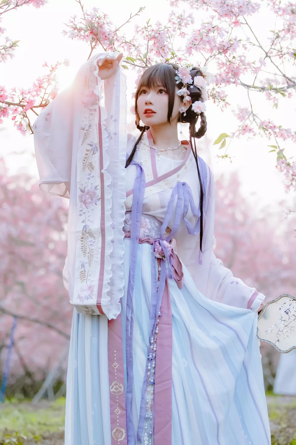 网络美女Nyako喵子花神祈愿主题户外樱花树下性感古典服饰靓丽迷人写真52P