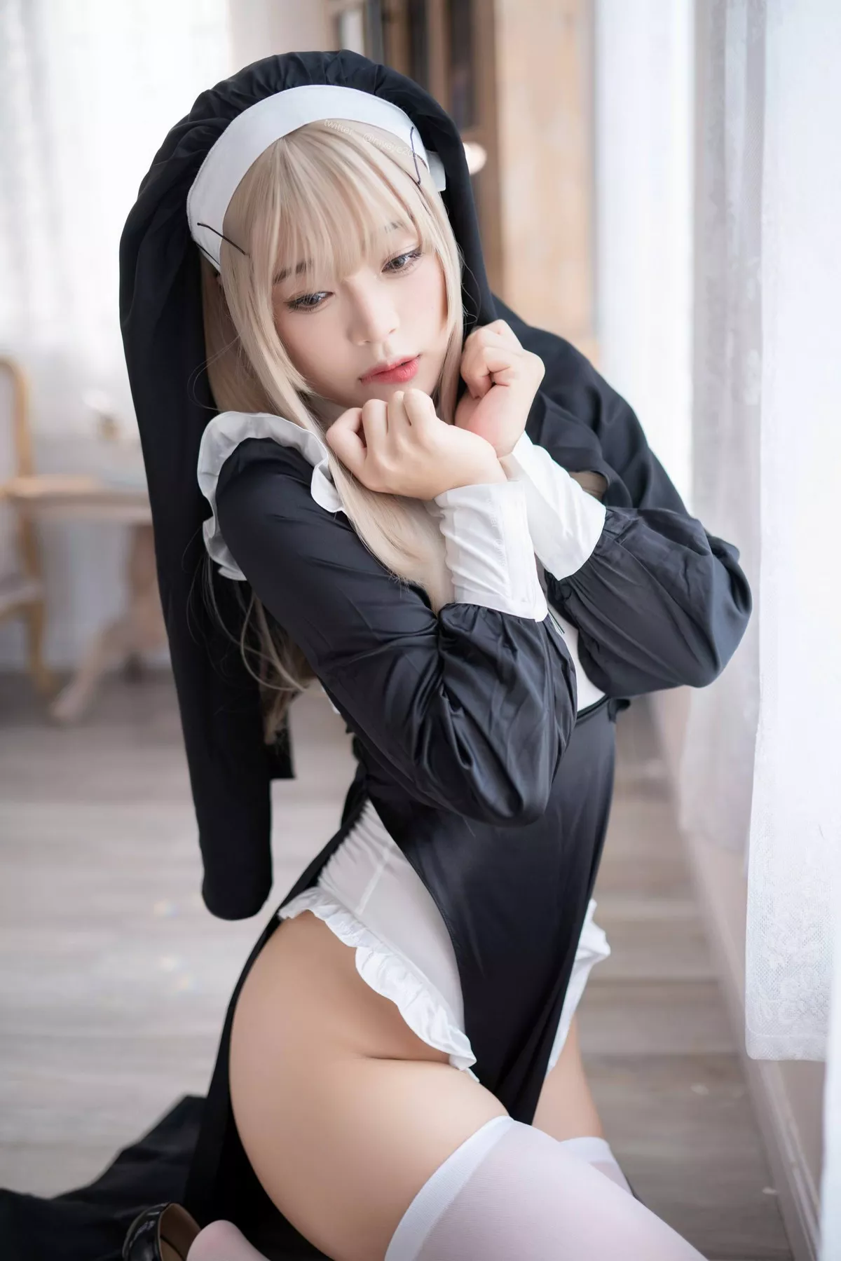 萌系小姐姐白烨禁x欲修女主题性感黑白服饰配白丝袜秀翘臀美腿撩人诱惑写真78P