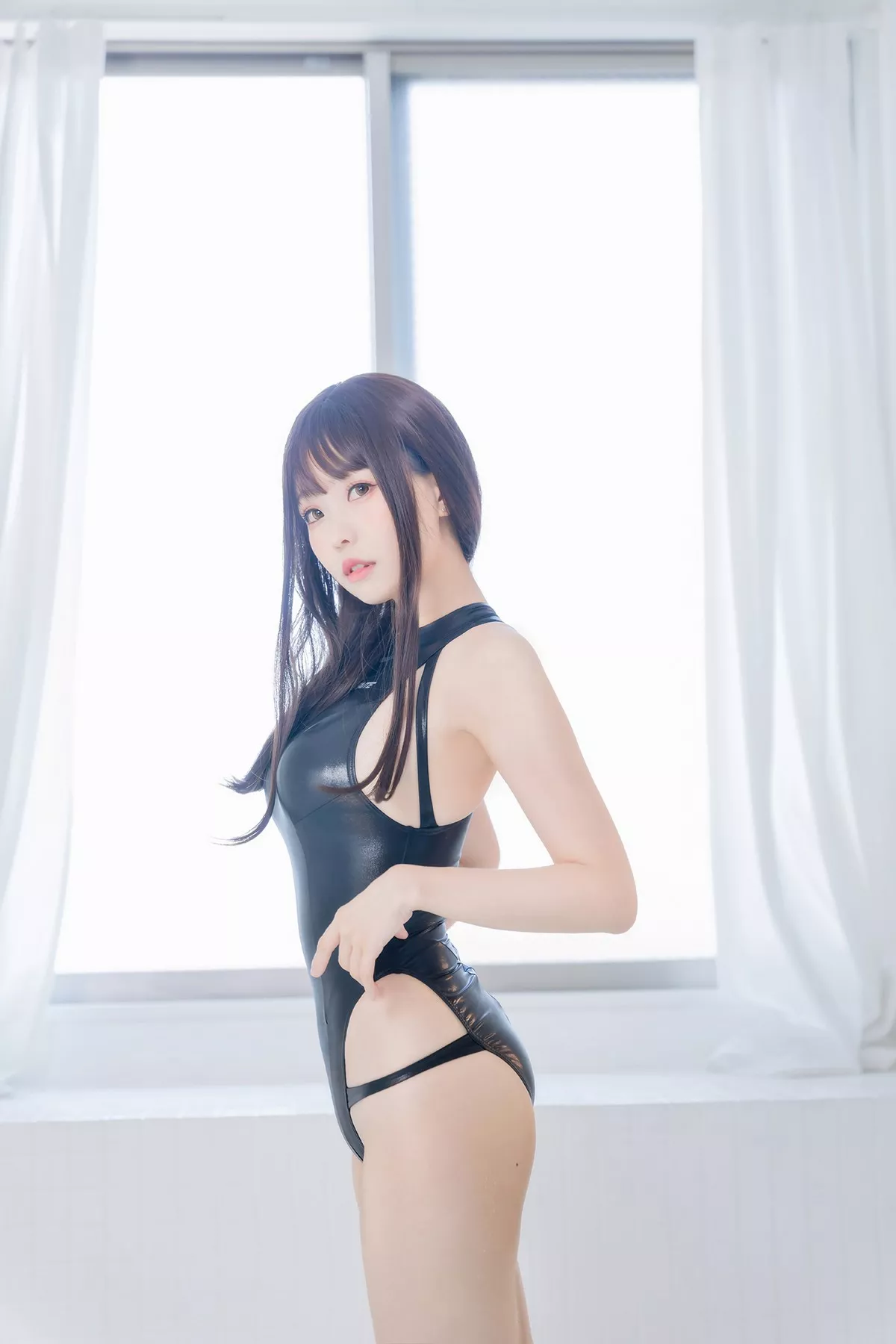 Coser妹子Ely_eee竞泳水手服主题泳池性感黑色连体泳衣湿身秀完美身材诱惑写真73P