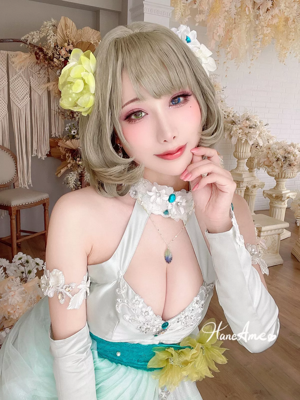 Coser美女雨波_HaneAme偶像大师主题私房性感低胸礼服秀傲人豪乳诱惑写真41P