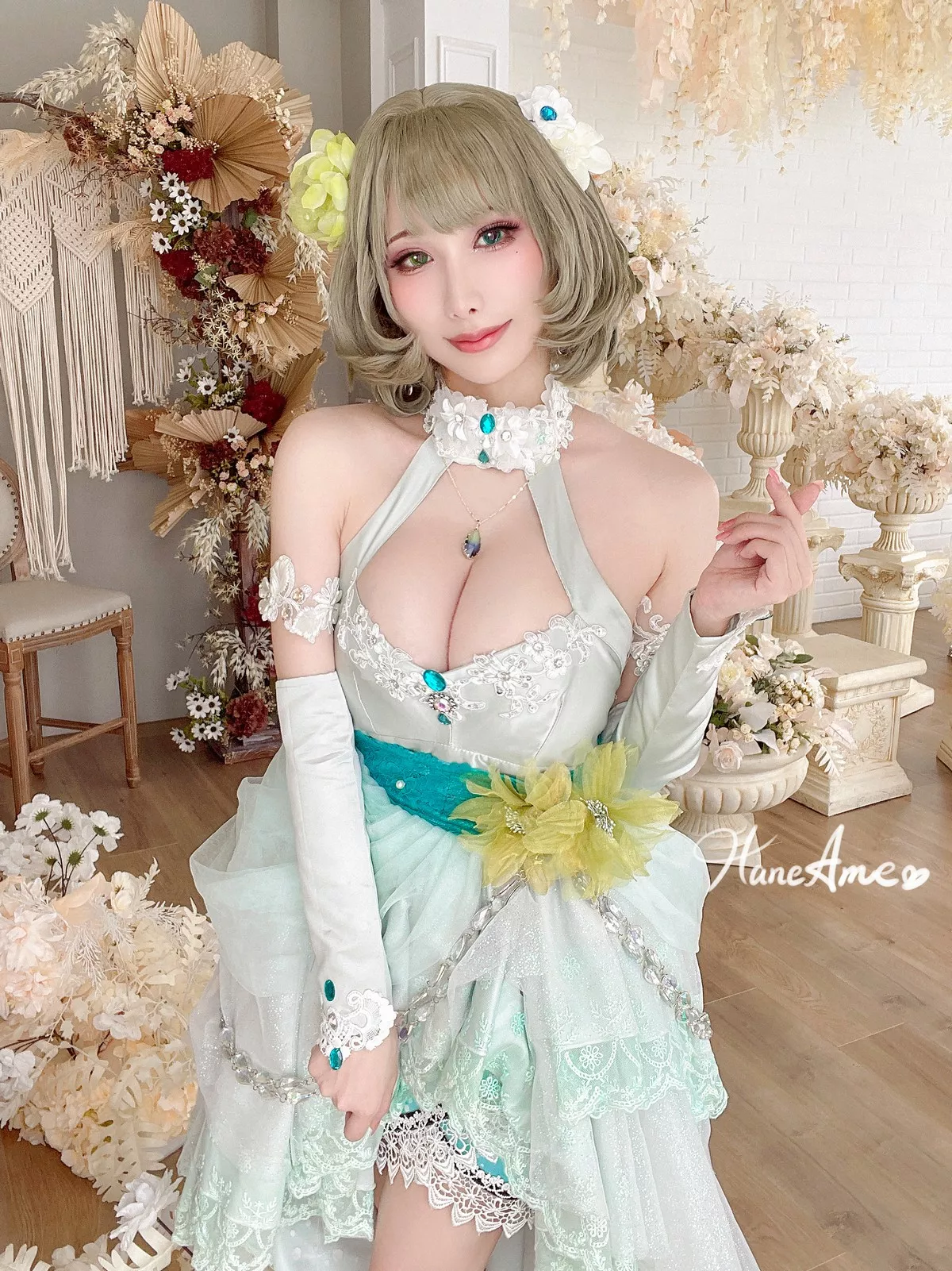 Coser美女雨波_HaneAme偶像大师主题私房性感低胸礼服秀傲人豪乳诱惑写真41P