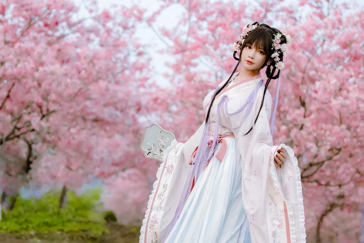 网络美女Nyako喵子花神祈愿主题户外樱花树下性感古典服饰靓丽迷人写真52P