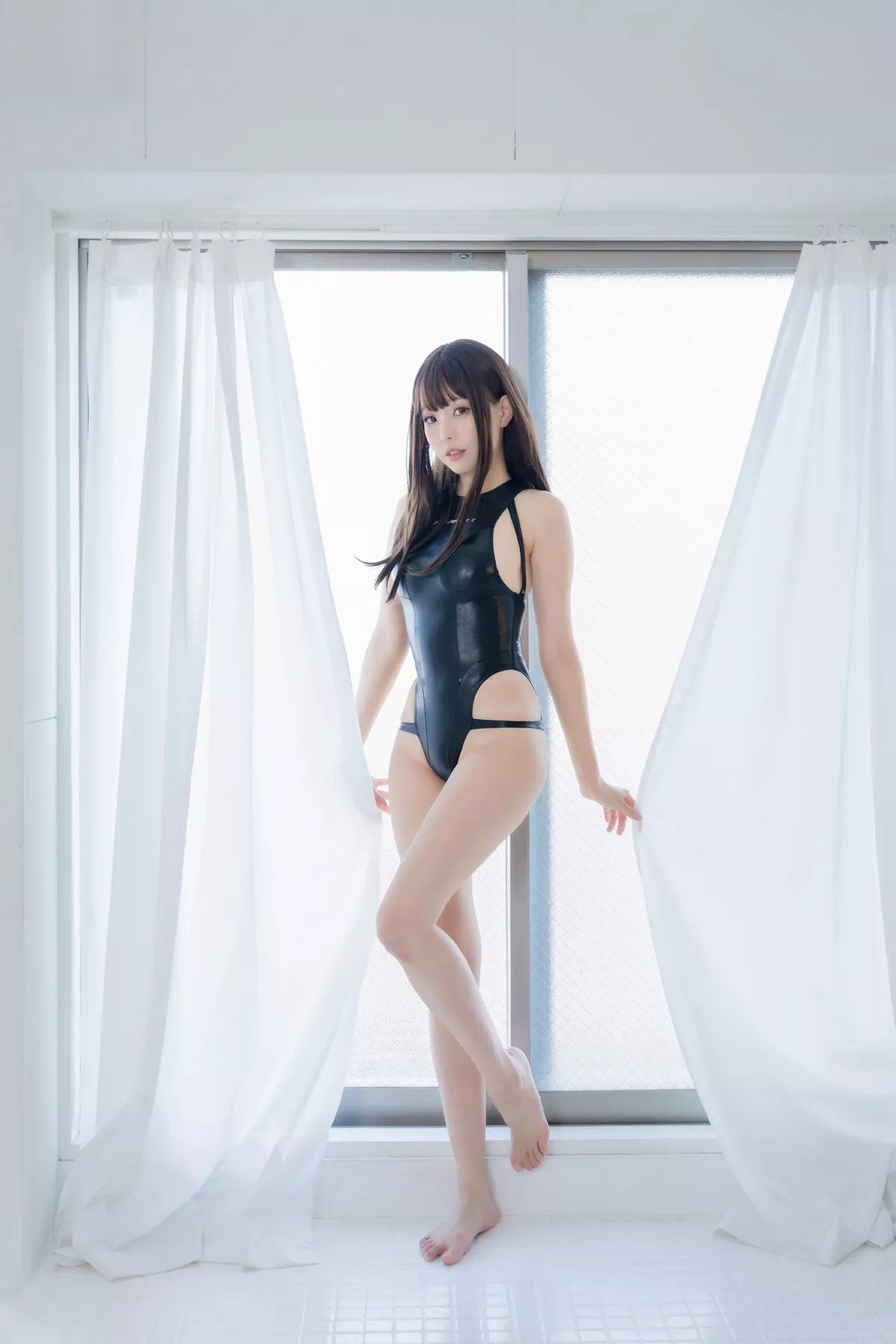 Coser妹子Ely_eee竞泳水手服主题泳池性感黑色连体泳衣湿身秀完美身材诱惑写真73P