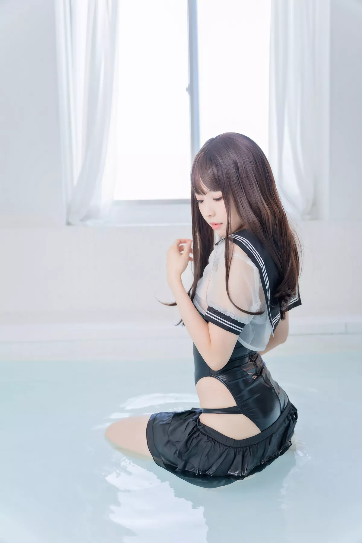 Coser妹子Ely_eee竞泳水手服主题泳池性感黑色连体泳衣湿身秀完美身材诱惑写真73P