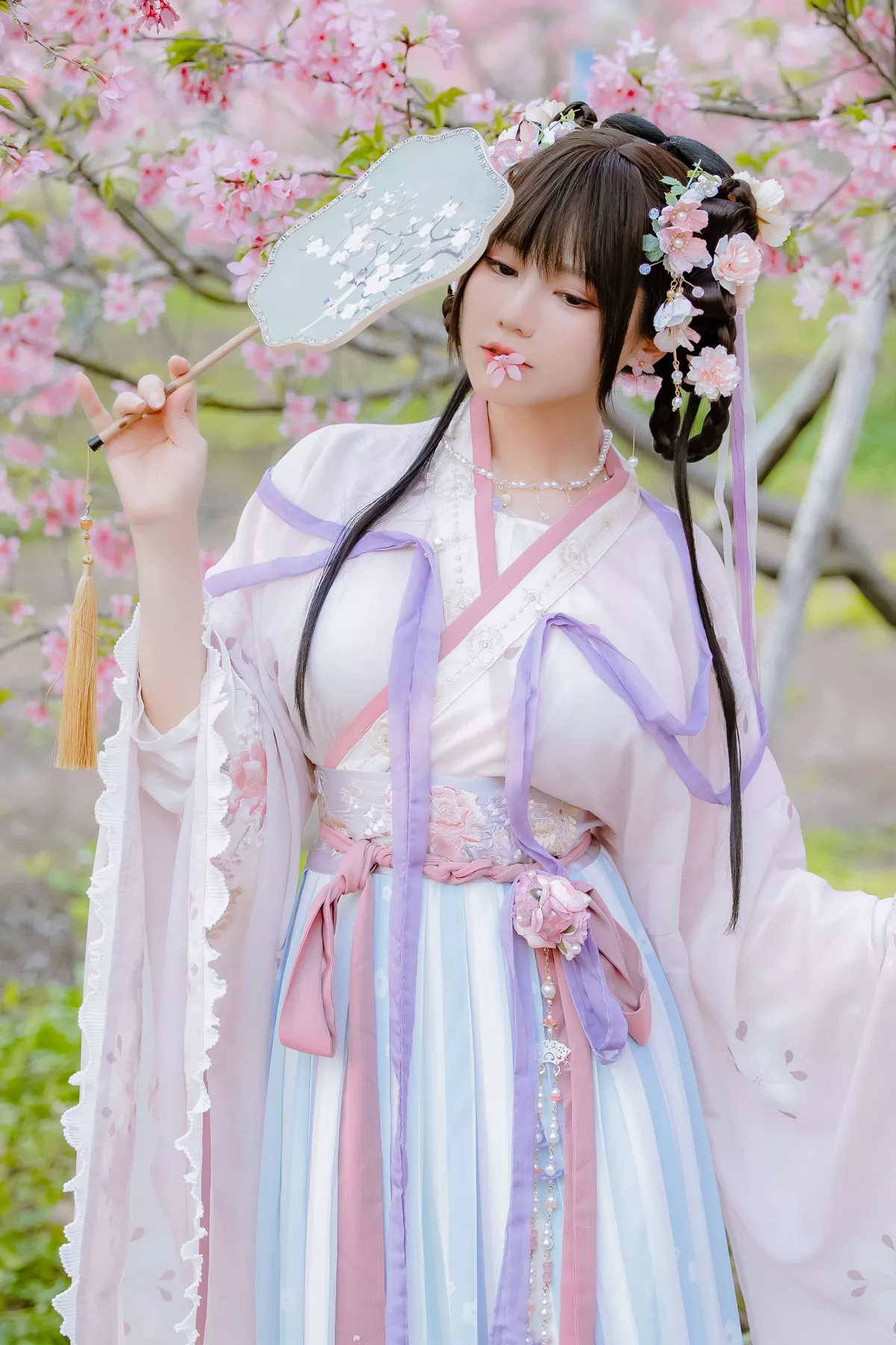 网络美女Nyako喵子花神祈愿主题户外樱花树下性感古典服饰靓丽迷人写真52P