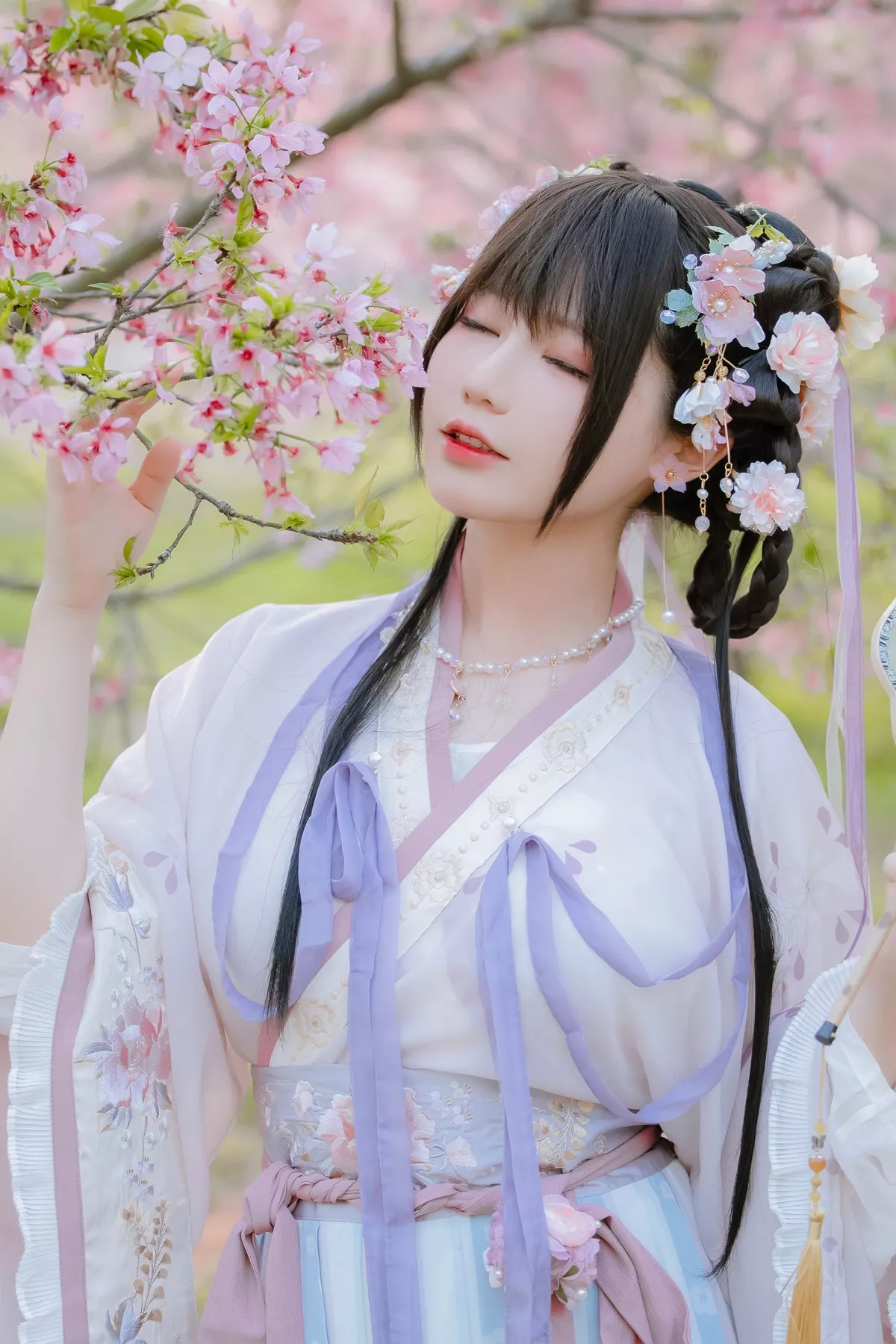 网络美女Nyako喵子花神祈愿主题户外樱花树下性感古典服饰靓丽迷人写真52P
