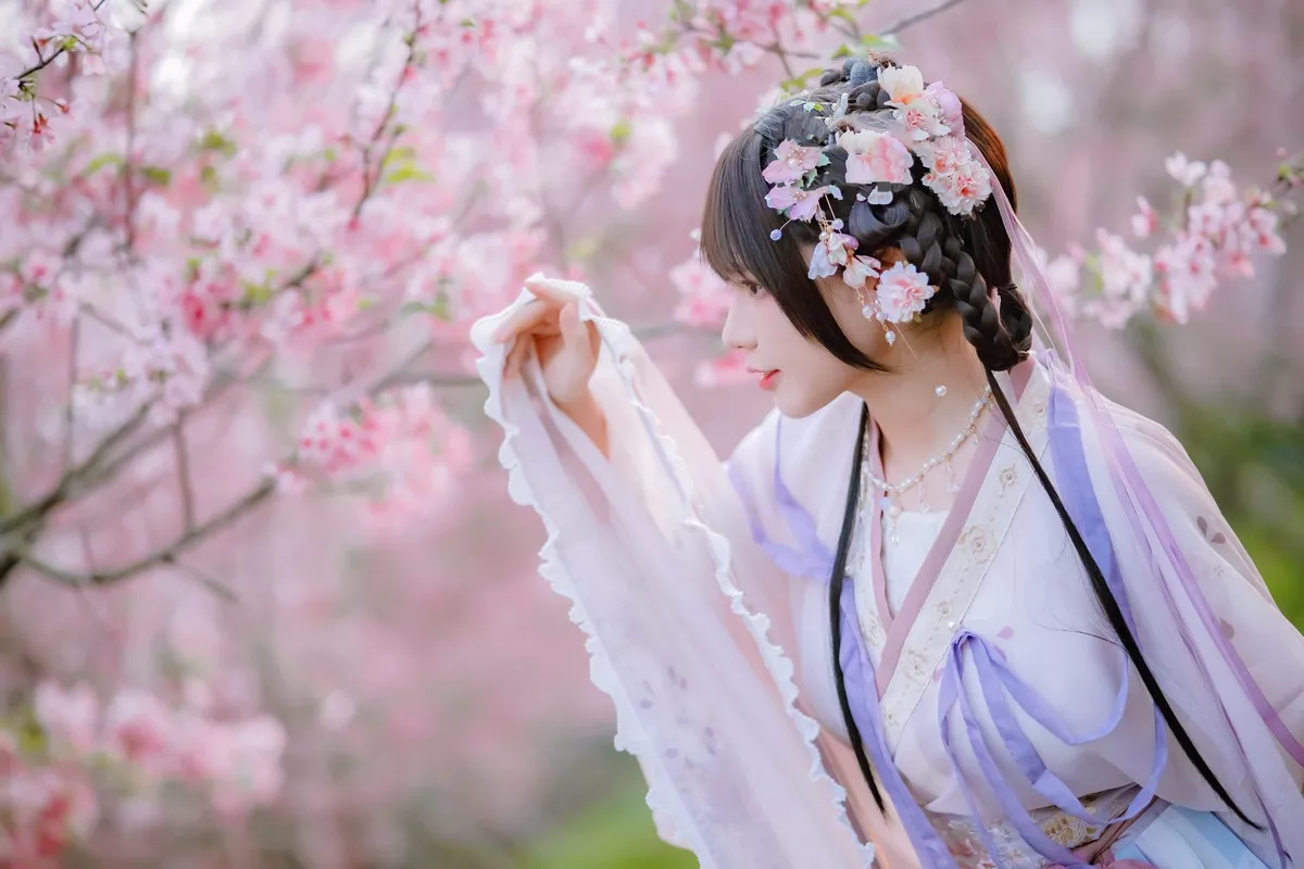 网络美女Nyako喵子花神祈愿主题户外樱花树下性感古典服饰靓丽迷人写真52P