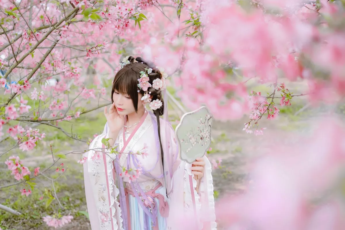 网络美女Nyako喵子花神祈愿主题户外樱花树下性感古典服饰靓丽迷人写真52P