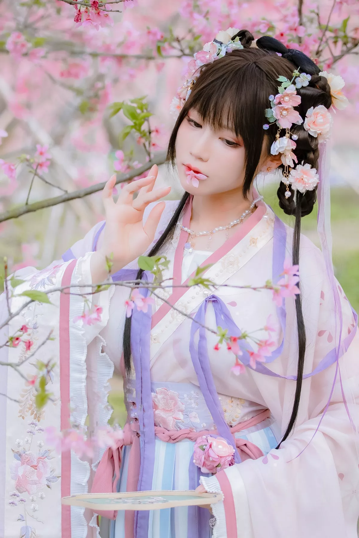 网络美女Nyako喵子花神祈愿主题户外樱花树下性感古典服饰靓丽迷人写真52P