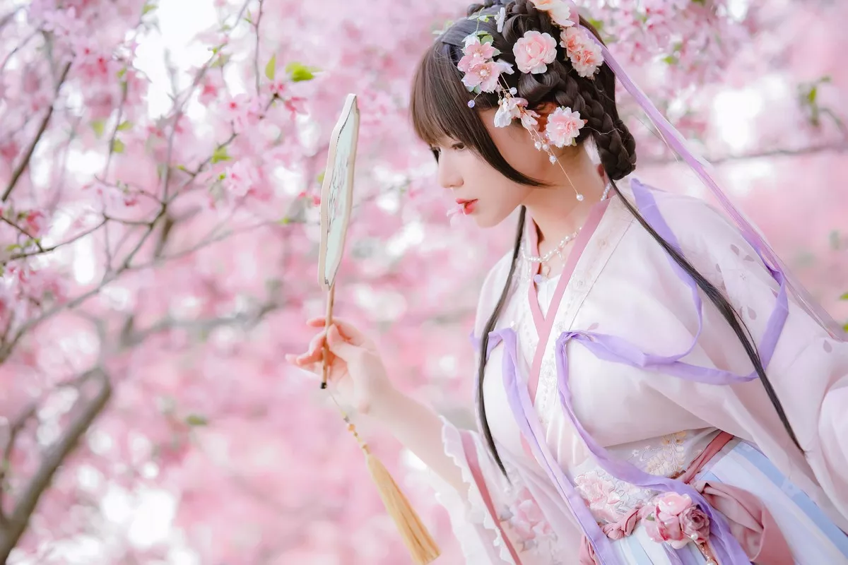 网络美女Nyako喵子花神祈愿主题户外樱花树下性感古典服饰靓丽迷人写真52P
