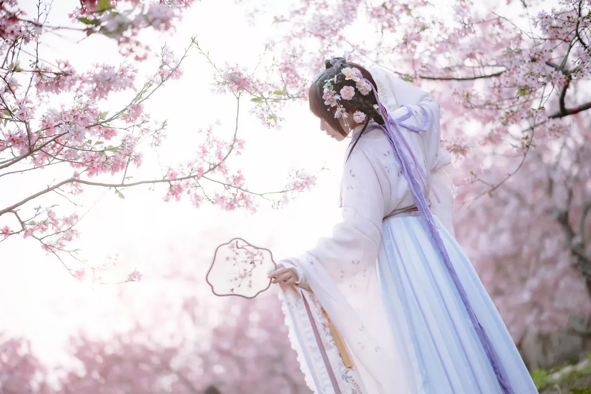 网络美女Nyako喵子花神祈愿主题户外樱花树下性感古典服饰靓丽迷人写真52P