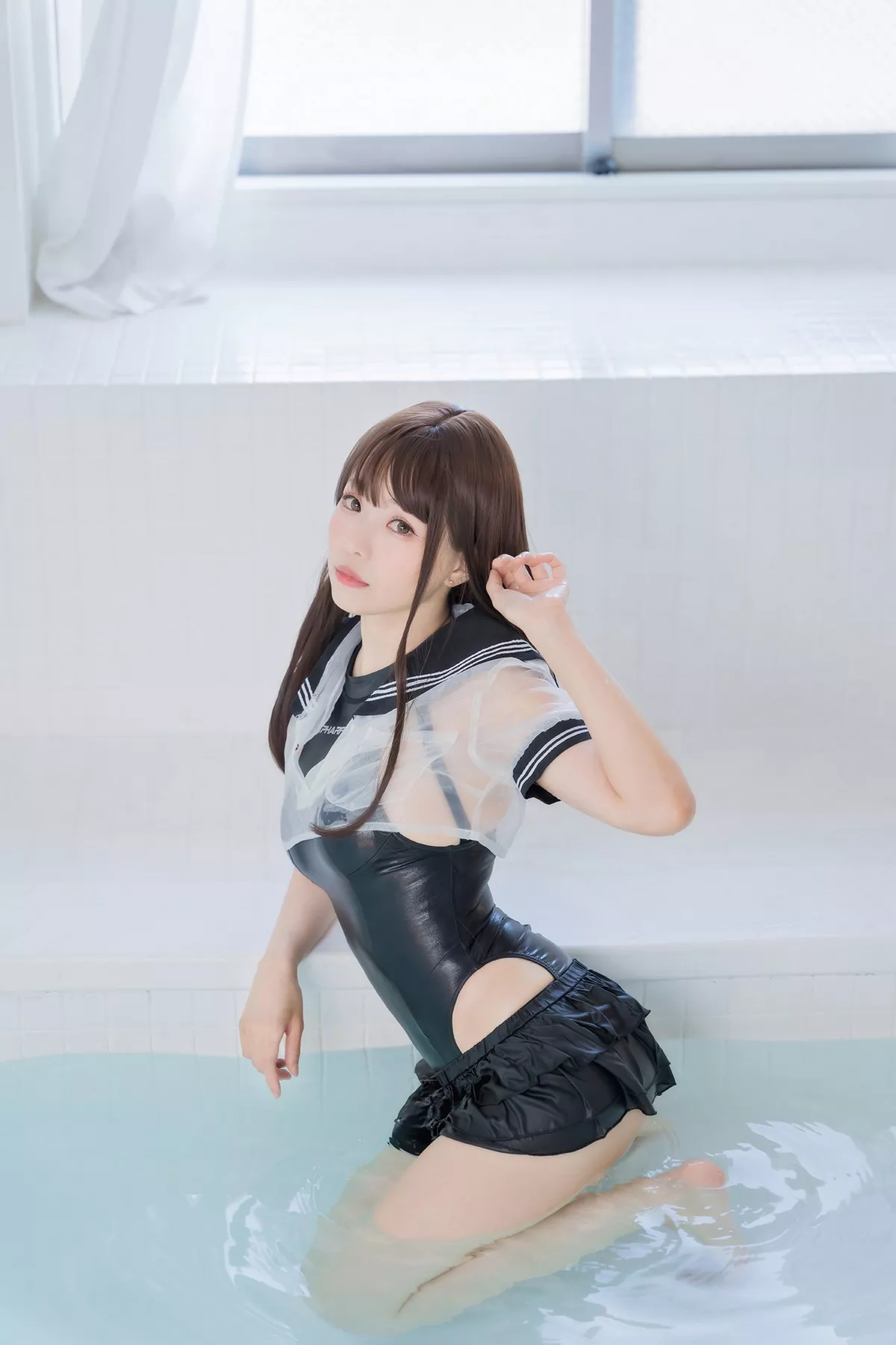Coser妹子Ely_eee竞泳水手服主题泳池性感黑色连体泳衣湿身秀完美身材诱惑写真73P