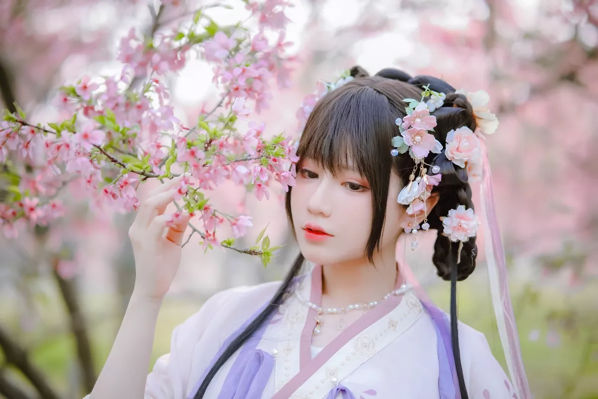 网络美女Nyako喵子花神祈愿主题户外樱花树下性感古典服饰靓丽迷人写真52P