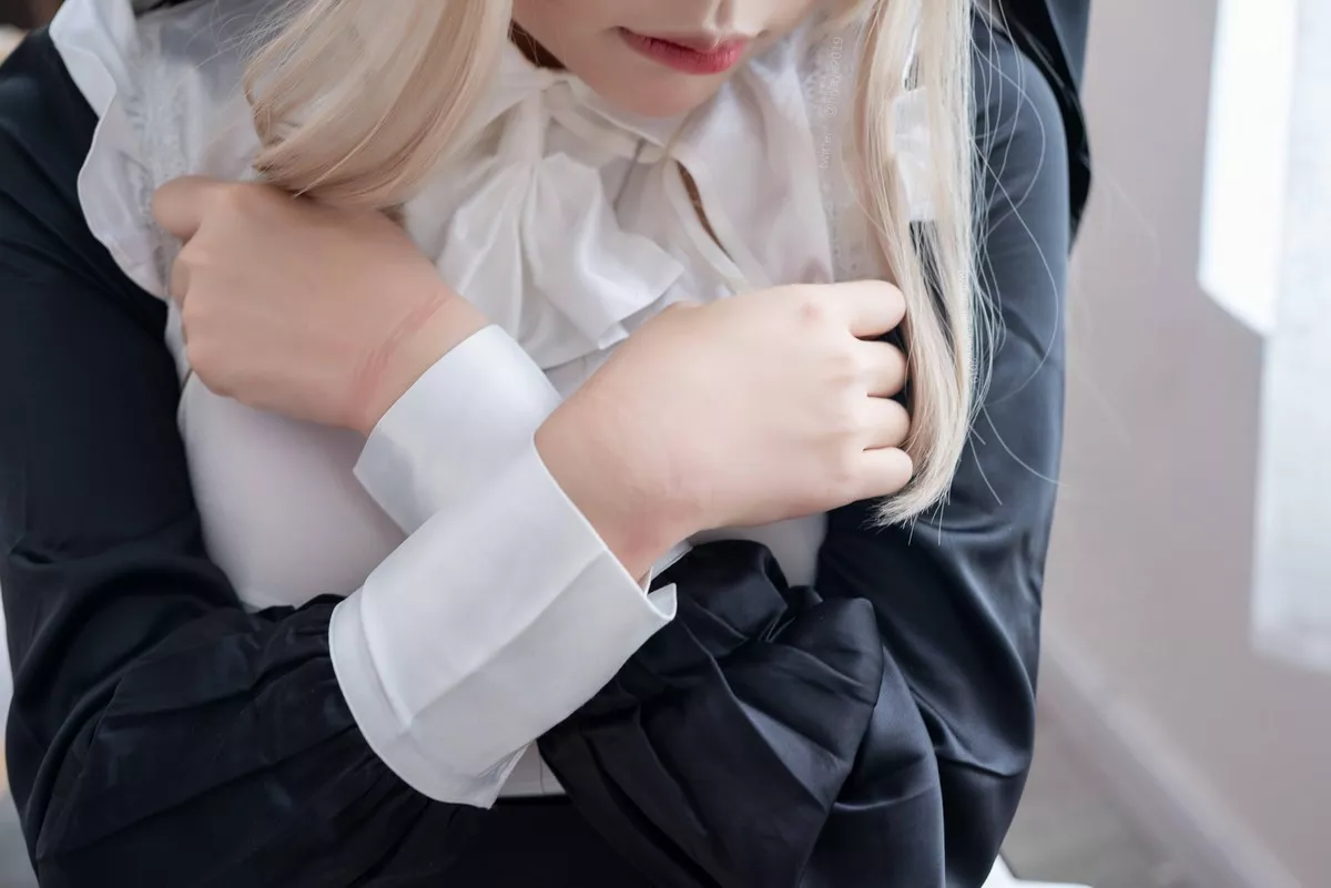 萌系小姐姐白烨禁x欲修女主题性感黑白服饰配白丝袜秀翘臀美腿撩人诱惑写真78P