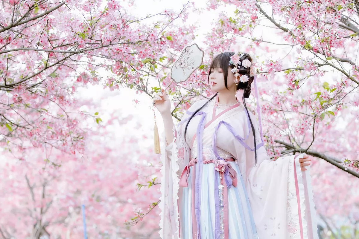 网络美女Nyako喵子花神祈愿主题户外樱花树下性感古典服饰靓丽迷人写真52P