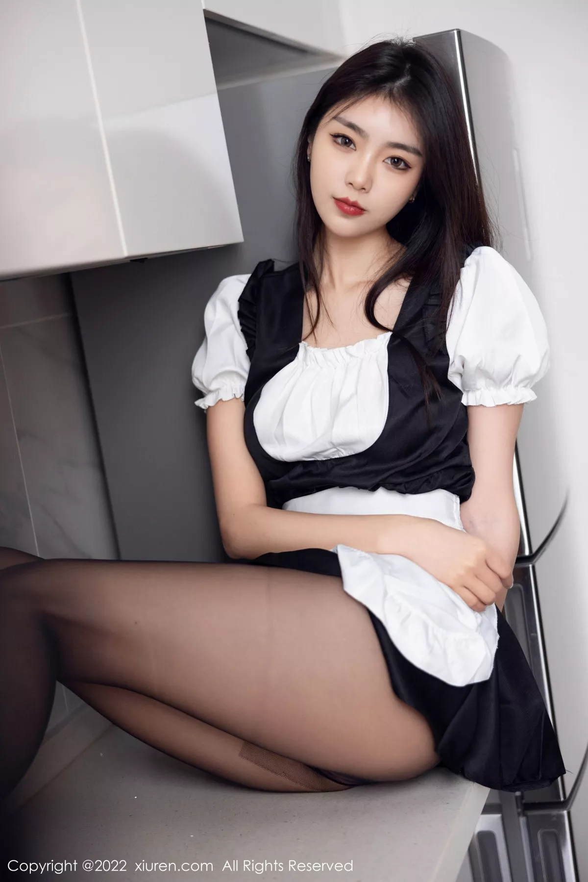 XiuRen第5706期_模特可乐Vicky黑白拼色厨娘服饰配超薄黑丝秀苗条身材性感写真60P