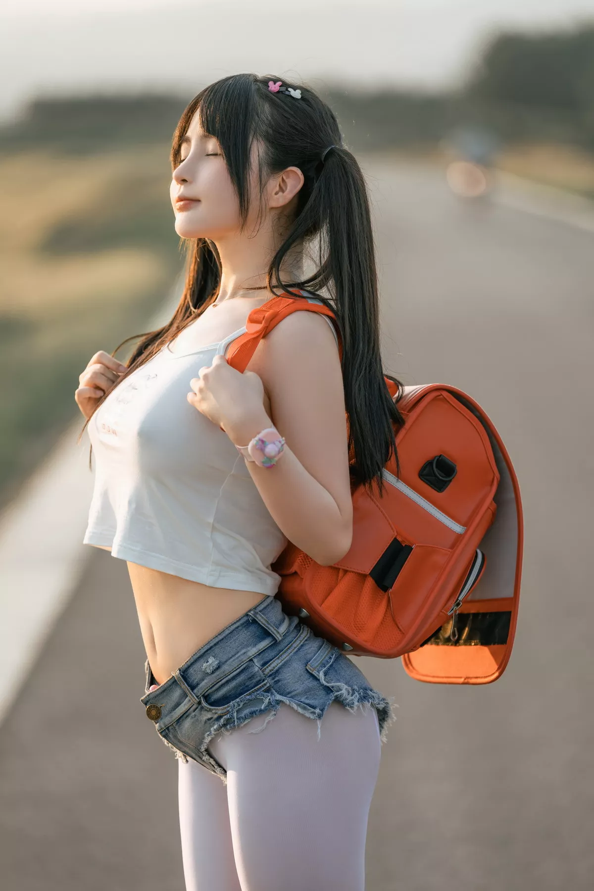 网络美女桜井宁宁小红包主题户外真空短上衣配牛仔短裤半脱秀惹火身材诱惑写真71P