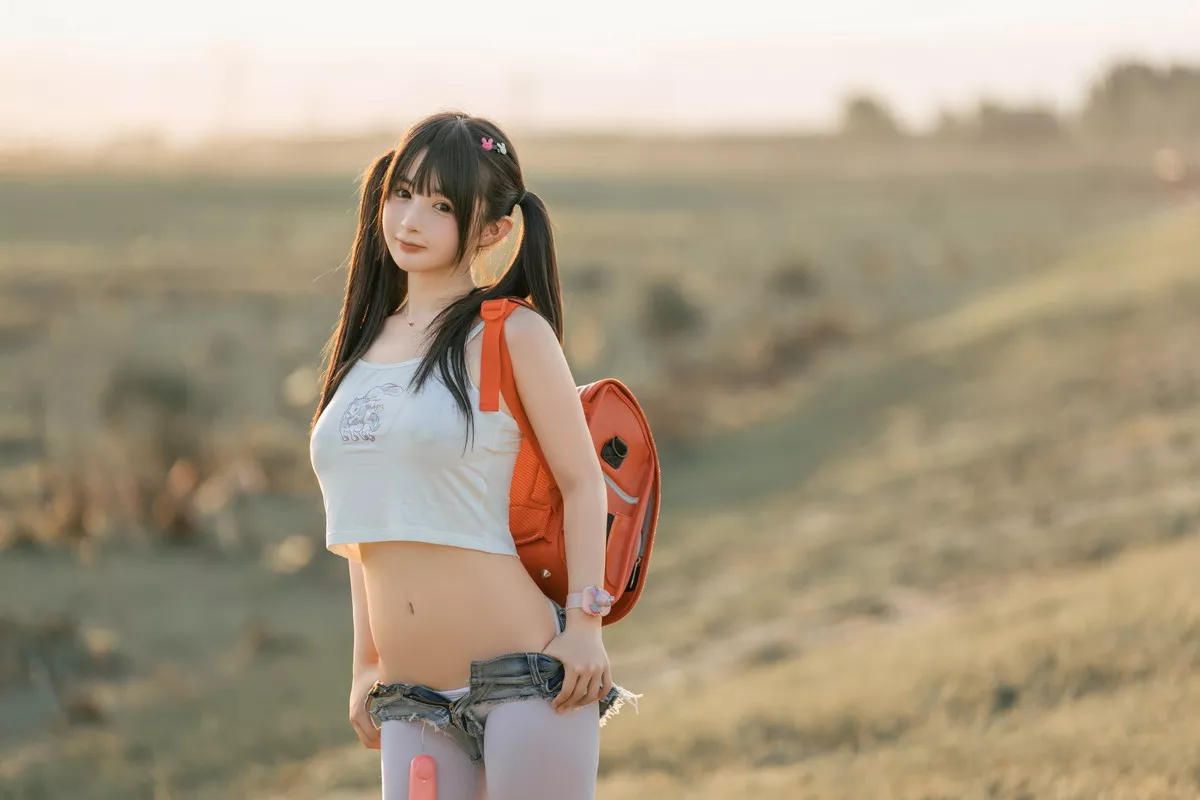 网络美女桜井宁宁小红包主题户外真空短上衣配牛仔短裤半脱秀惹火身材诱惑写真71P