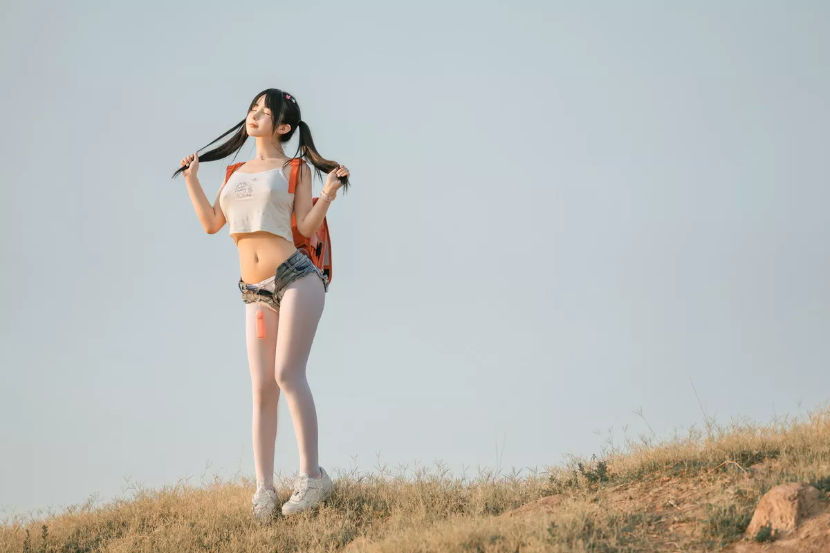 网络美女桜井宁宁小红包主题户外真空短上衣配牛仔短裤半脱秀惹火身材诱惑写真71P