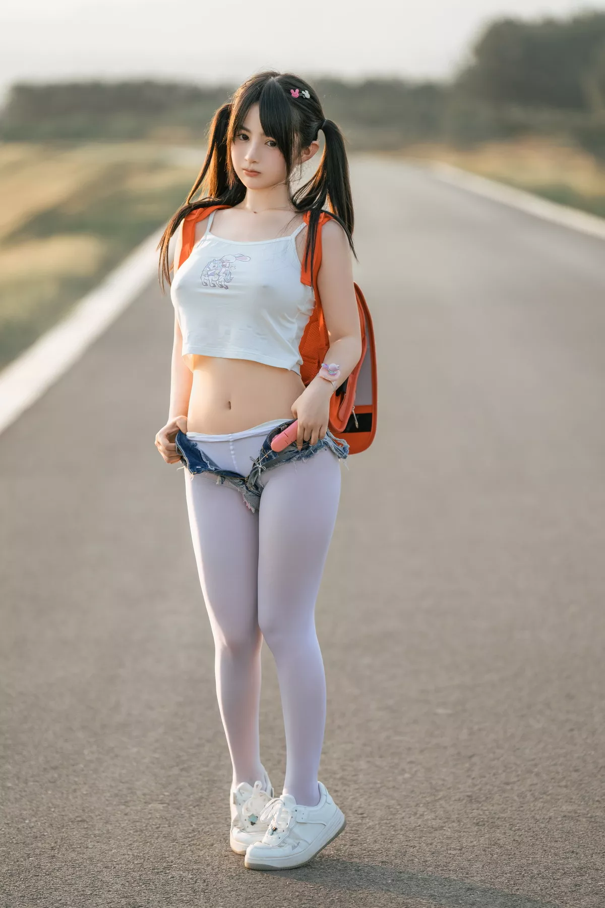 网络美女桜井宁宁小红包主题户外真空短上衣配牛仔短裤半脱秀惹火身材诱惑写真71P