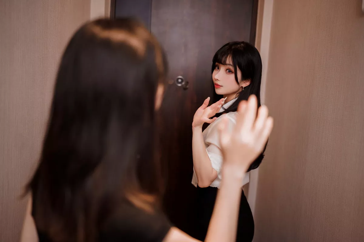 网络美女凉凉子&面饼仙儿OL百合主题私房性感姐妹花床上黑色内衣撩人诱惑写真51P